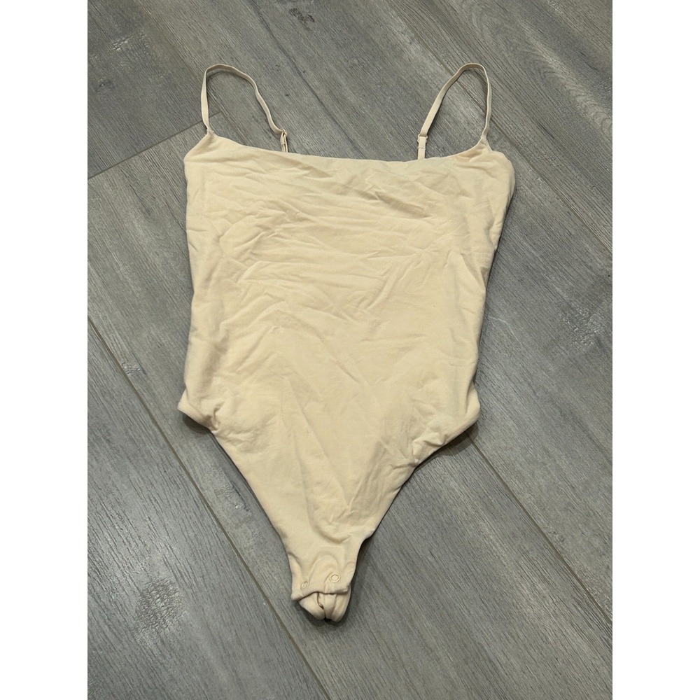 Skims Bodysuit Women XS Beige‎ Nude Seamless Stretch Adjustable Straps Shapewear